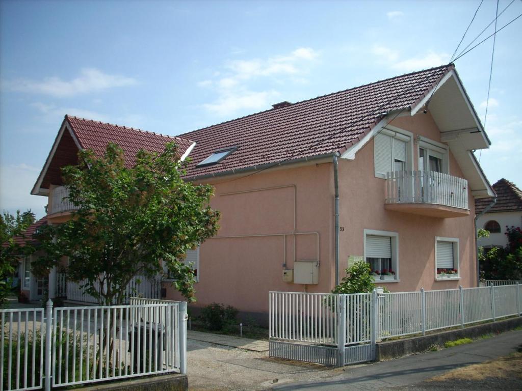 Bundics Vendégházak Lenti Zimmer foto